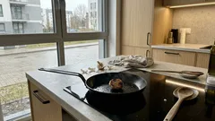 Opalanie ząbka czosnku na palniku: dlaczego ten trik wraca i kiedy naprawdę ma sens