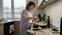 Sekret soczystego mintaja w kremowym sosie czosnkowo-cytrynowym – obiad w 15 minut