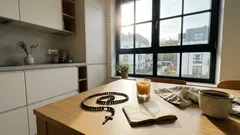 Różaniec kojarzy ci się z „klepaniem” formułek? Sprawdź, jak odmawiać go tak, by stał się medytacją